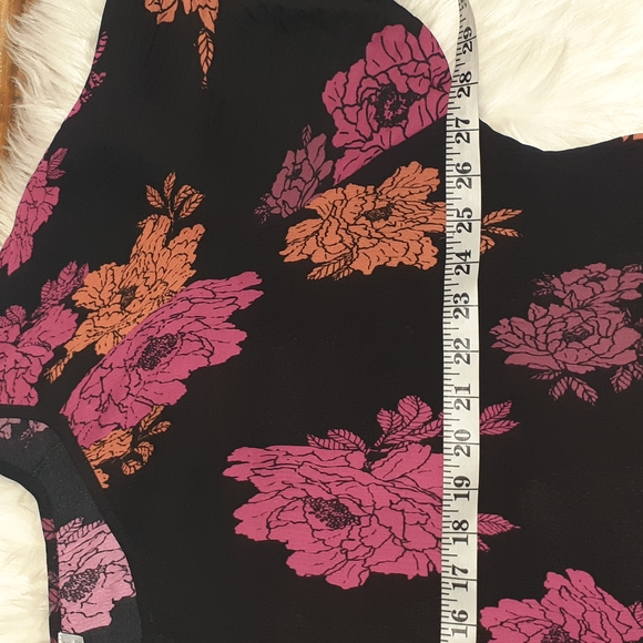 Avenue Black Red Orange Floral Bell sleeve Top Plus Size 4X - Picture 3 of 6